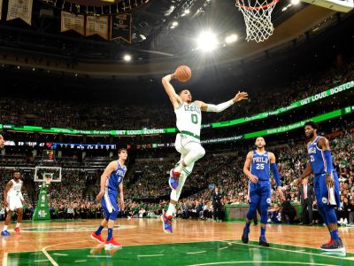 VIDEO: Víťazný úvod Bostonu a obhajcu Golden State, návraty Haywarda a Irvinga