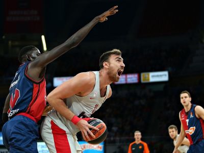 Olympiakos uspel na palubovke Baskonie