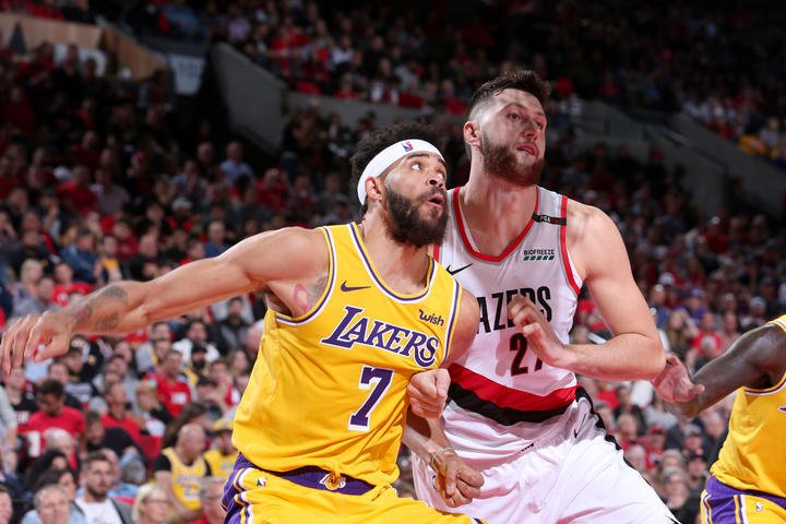 VIDEO: Premiéra Lakers s LeBronom znamenala prehru v Portlande, triple-double Simmonsa