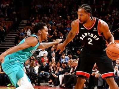 VIDEO: Toronto naďalej stopercentné, James sa stále nedočkal prvého víťazstva v drese Lakers