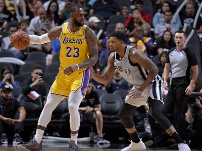 LeBron James pred Nowitzkého na 6. miesto tabuľky strelcov