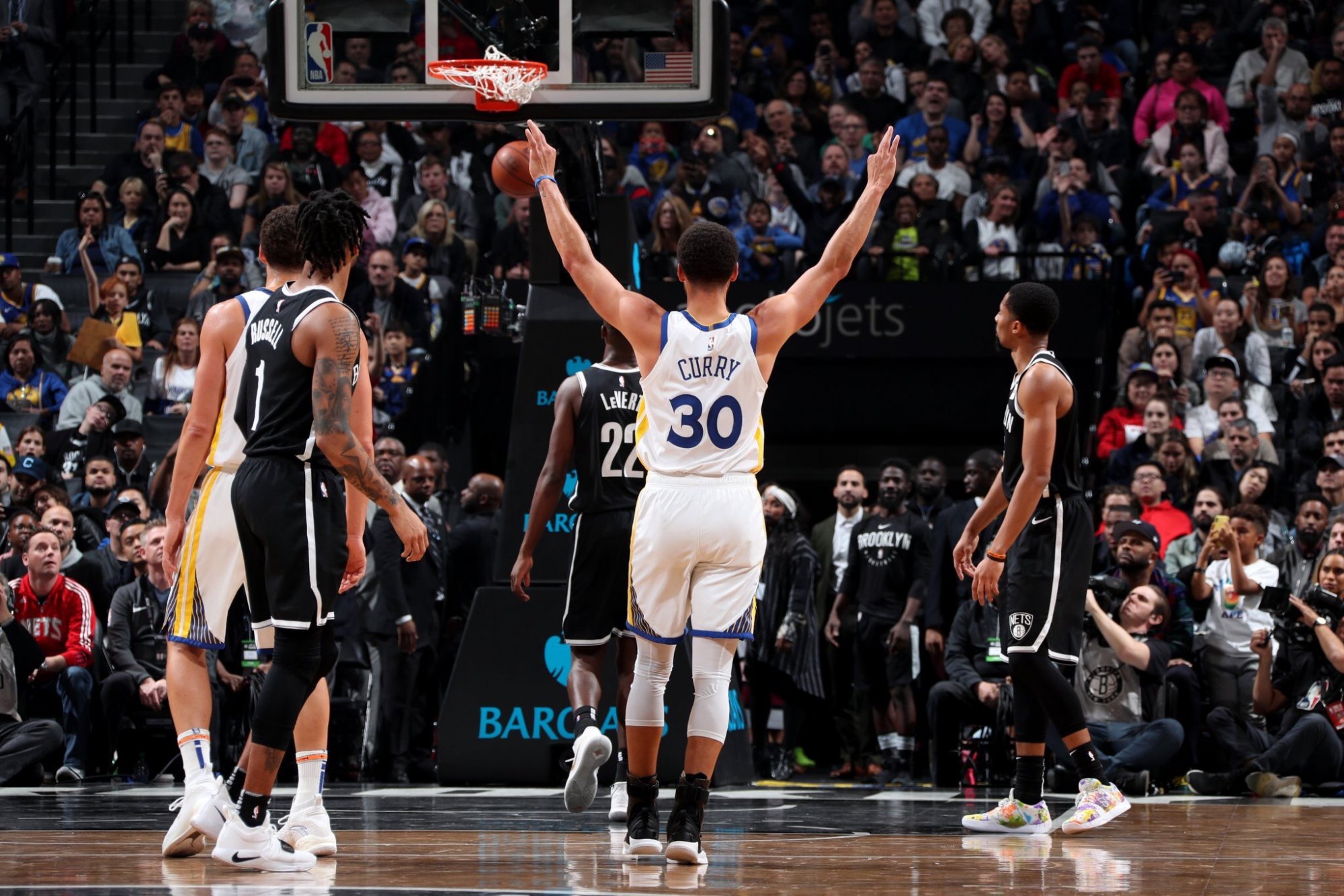 Jeho hra vyzerá ako videohra. Steph Curry sa pripomína a chce ďalšiu cenu MVP NBA