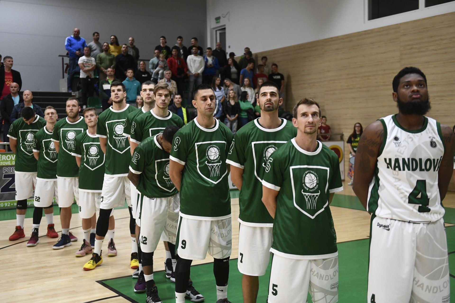 ONLINE: Majster hostí Handlovú, Komárno privíta nováčika