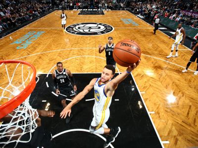 Stephen Curry by mal od budúceho týždňa znovu trénovať