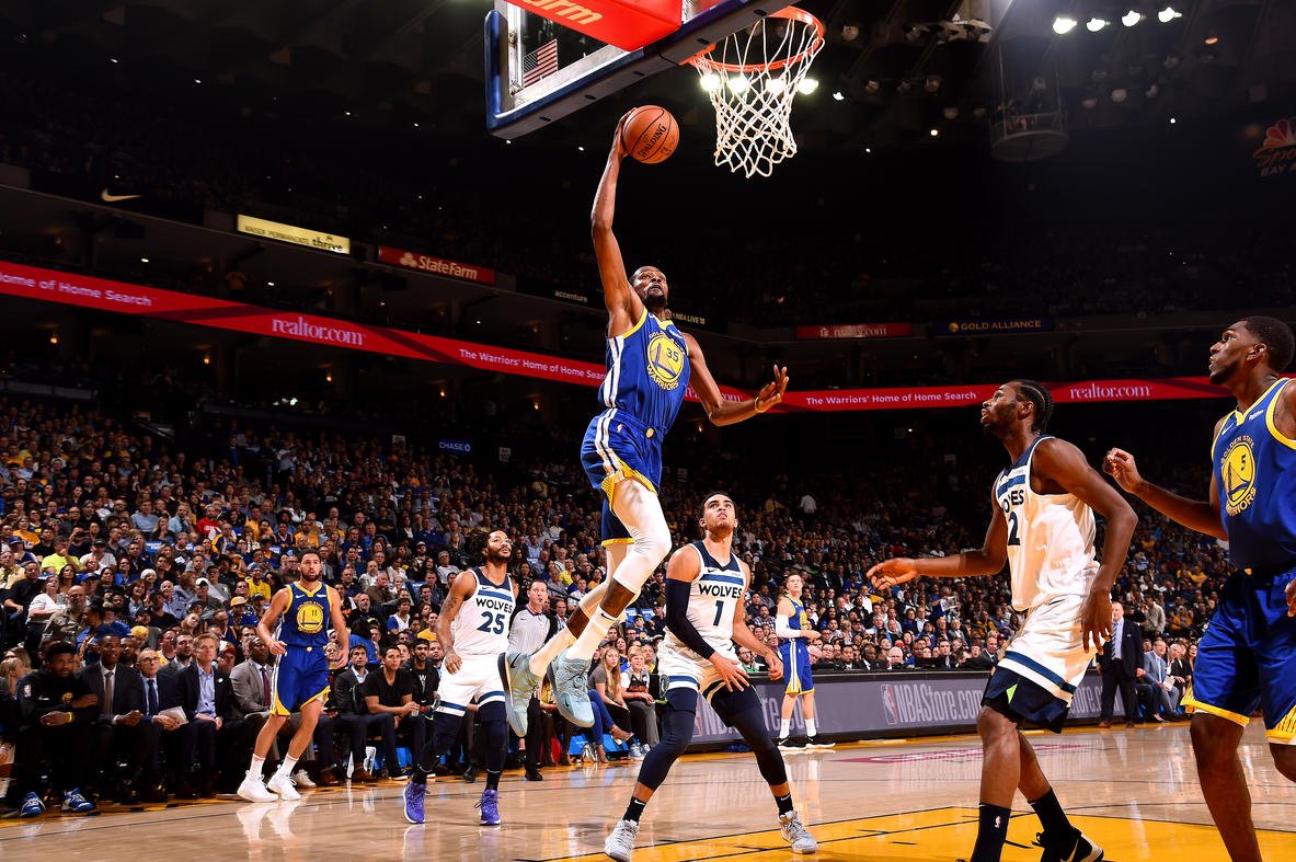 Golden State na víťaznej vlne, najlepší štart Toronta v histórii