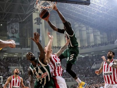 Akoby narazil do skrine. Lasme v derby knokautoval Spanoulisa tvrdou clonou