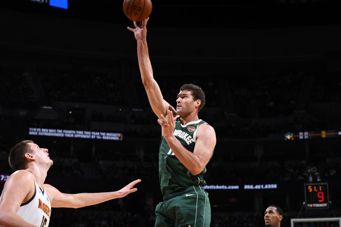 VIDEO: Houston sa dočkal domáceho triumfu, pivot Milwaukee Lopez s 8 trojkami