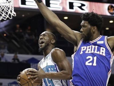 VIDEO: Walker sa zaskvel 60 bodmi, ale Hornets padli po predĺžení so 76ers