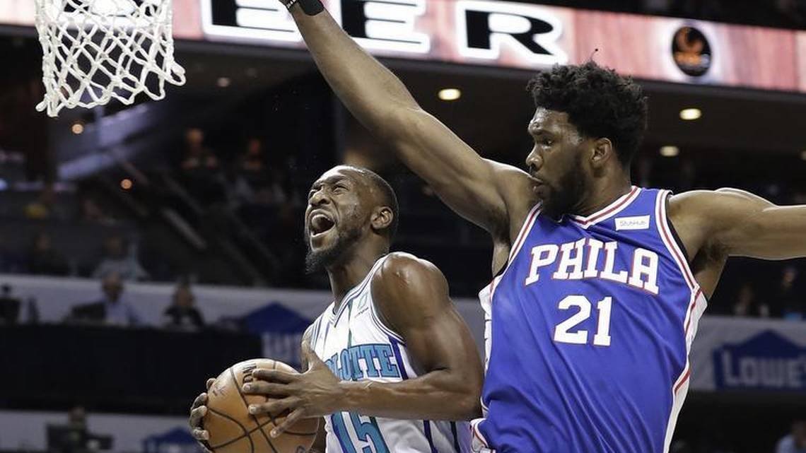 VIDEO: Walker sa zaskvel 60 bodmi, ale Hornets padli po predĺžení so 76ers