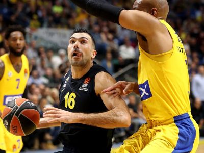 Maccabi doma nestačilo na Fener, Real prehral v Pireu