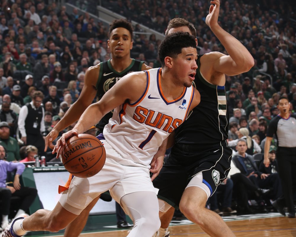 VIDEO: Cleveland ukončil domácu nezdolateľnosť Philadelphie, Phoenix nečakane zvíťazil v Milwaukee