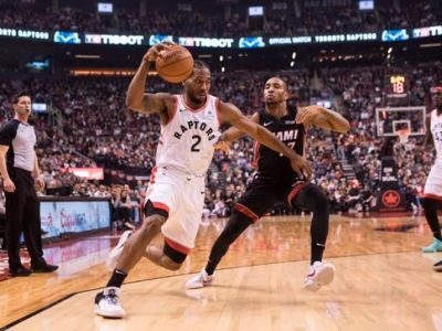 VIDEO: Toronto stále na čele súťaže, Butler trojkou rozhodol o víťazstve Philadelphie