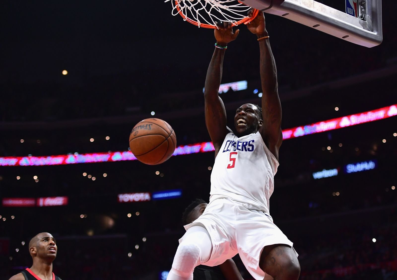 Vymenili všetky hviezdy, aj tak bojujú o čelo NBA