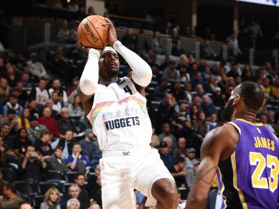 VIDEO: Denver deklasoval LA Lakers, Toronto opäť víťazne