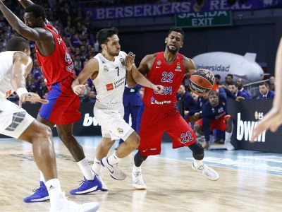 Campazzo premenil strelu z vlastnej polovice, potom začal žiariť krstný syn Michaela Jordana