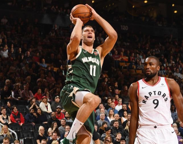VIDEO: V šlágri dvoch najlepších tímov Milwaukee zvíťazilo v Toronte
