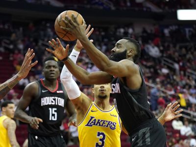 Harden sa nahneval a zaznamenal famózny 50 bodový triple-double