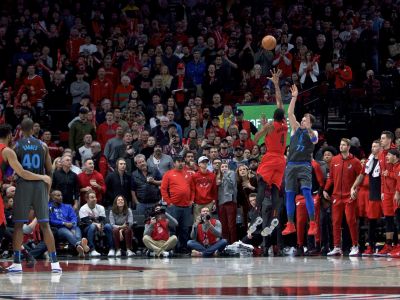 VIDEO: Dončič s Currym premenili skvelé strely v posledných sekundách