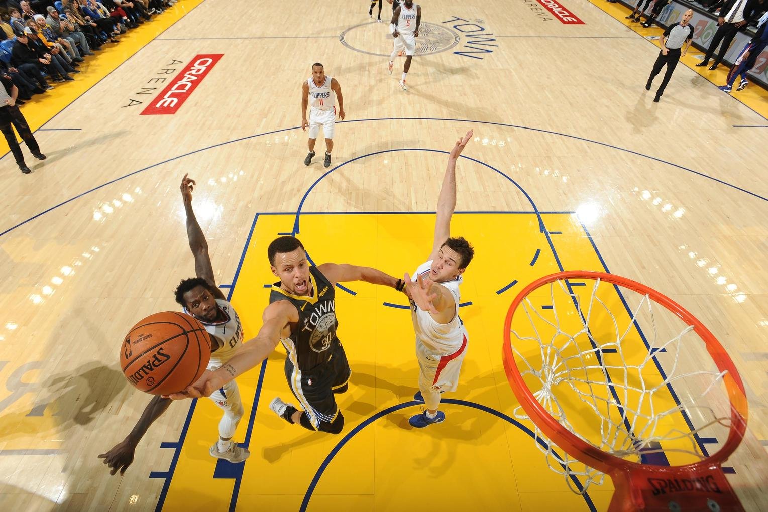 VIDEO: Stephen Curry rozhodol o víťazstve Golden State, 500. víťazstvo Spoelstru