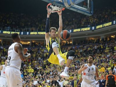 V Eurolige momentálne nie je nikto lepší. Fener kraľuje aj vďaka zlepšeným šestkám Veselého