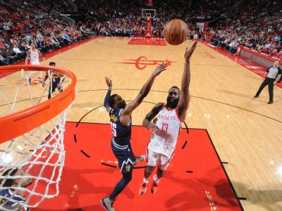 Houston zdolal Denver, tréner San Antonia Popovich má 1221 víťazstiev