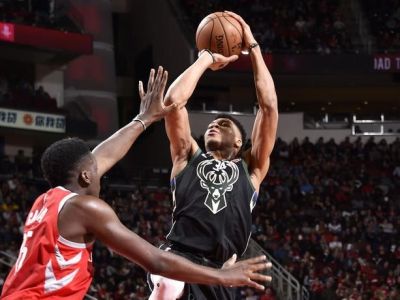 VIDEO: Milwaukee víťazne v Houstone, Antetokunmpa nezaujímajú reči o MVP, iba víťazstvá