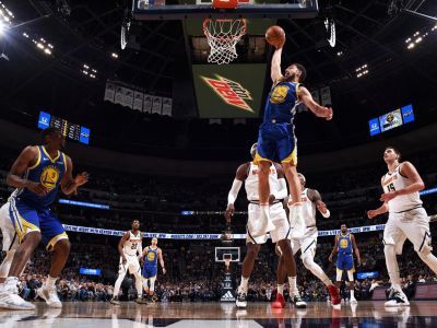 VIDEO: Warriors zasypali Denver trojkami a už kraľujú západu, Oklahoma City neuspela v Atlante