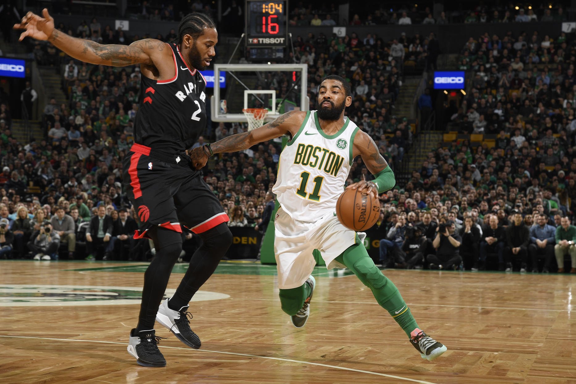 VIDEO: Boston ukončil víťaznú sériu Toronta, Harden nastrieľal 58 bodov