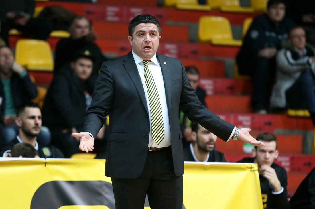 Vedenie Interu Bratislava odvolalo trénera Olivera Vidina