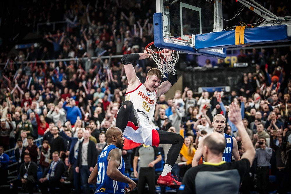 Neuveriteľné víťazstvo! Rusi prehrávali už o 18, ale napokon vyhrali o 15 a idú na šampionát