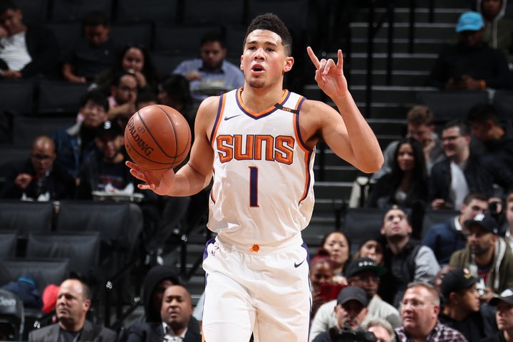 Phoenix nevytiahol z posledného miesta NBA, aj tak dostal zmluvu na 158 miliónov dolárov