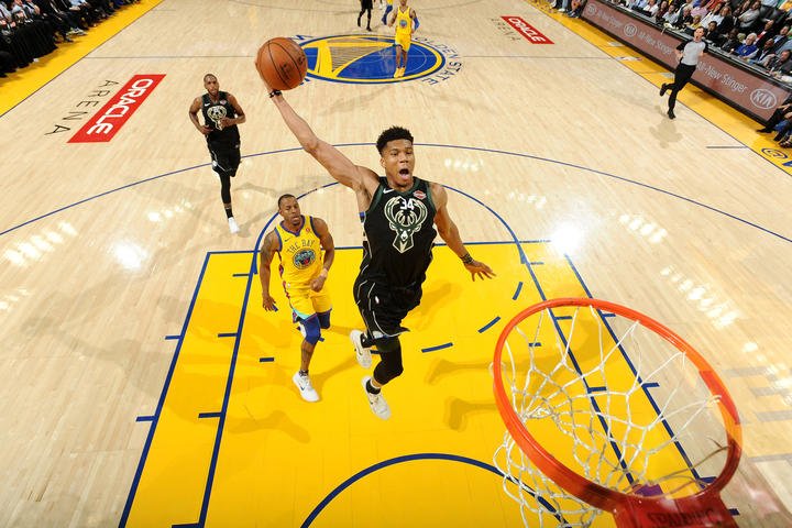 Milwaukee konečne vypustilo grécku smršť a ovláda NBA