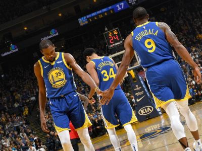 VIDEO: Rozhádaní Warriors zdolali Atlantu, zdecimovaní Cavaliers Charlotte