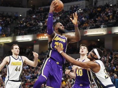 VIDEO: LeBronovmu Lakers sa vzďaluje play-off, opäť prehralo