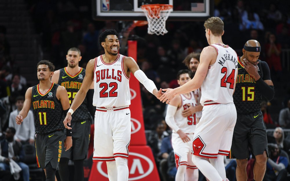 Štyri predĺženia, 14 dvojciferných strelcov a 329 bodov, v NBA sa hral šialený zápas