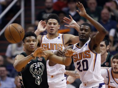 VIDEO: Najslabší zdolal najlepšieho. Posledný Phoenix nachytal lídra Milwaukee