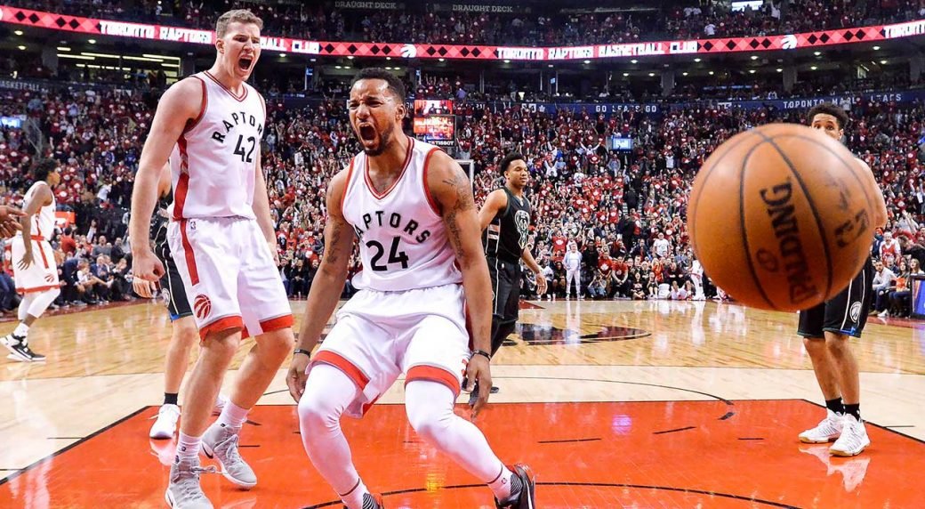 VIDEO: Toronto predviedlo strelecký koncert, dalo 21 trojok