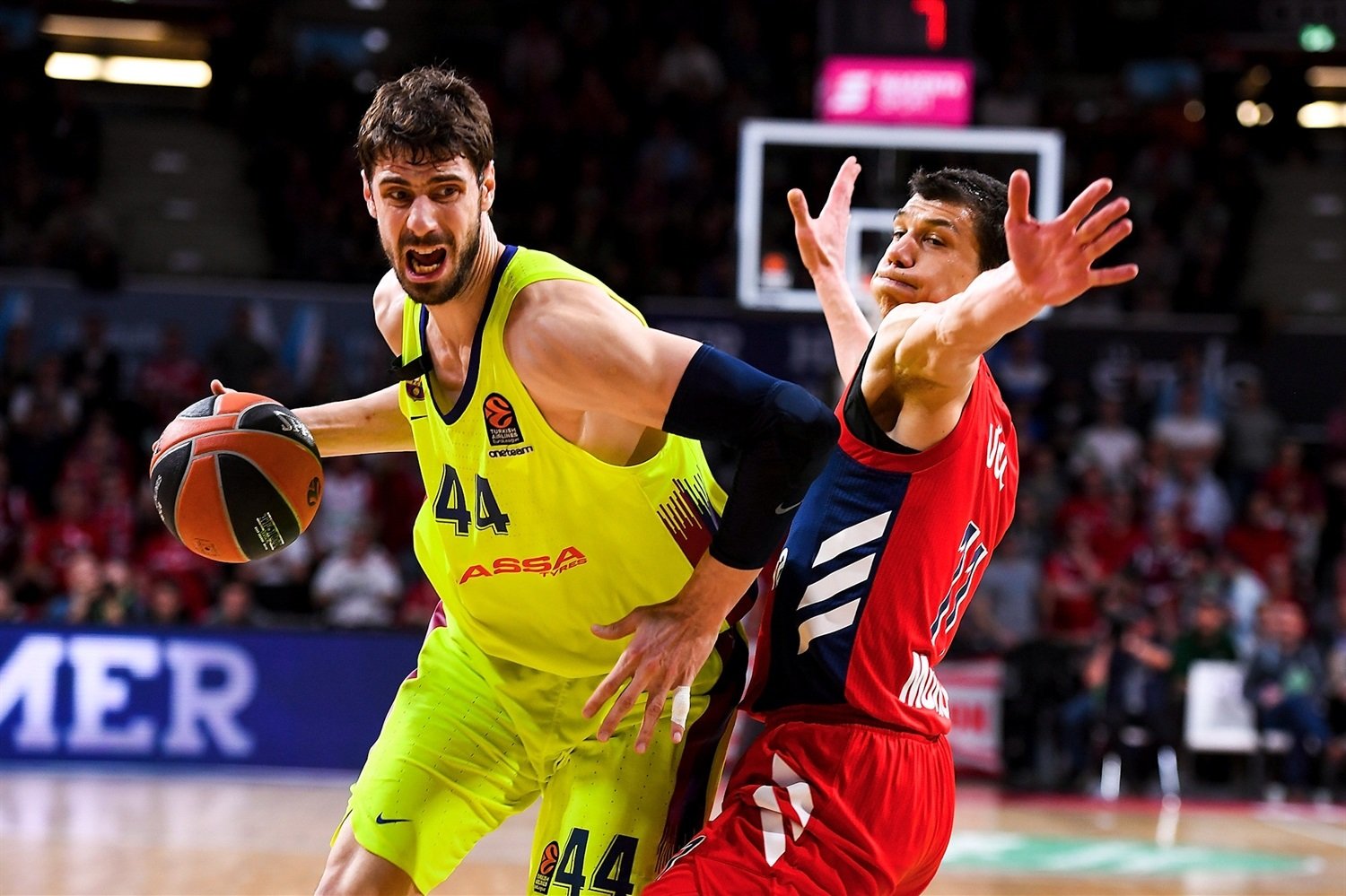 VIDEO: Tesné triumfy pre CSKA a Barcu, Olympiakos zakopol