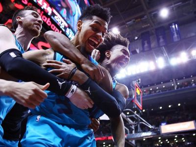 VIDEO: Lambov neuveriteľný buzzer beater rozhodol o víťazstve Charlotte