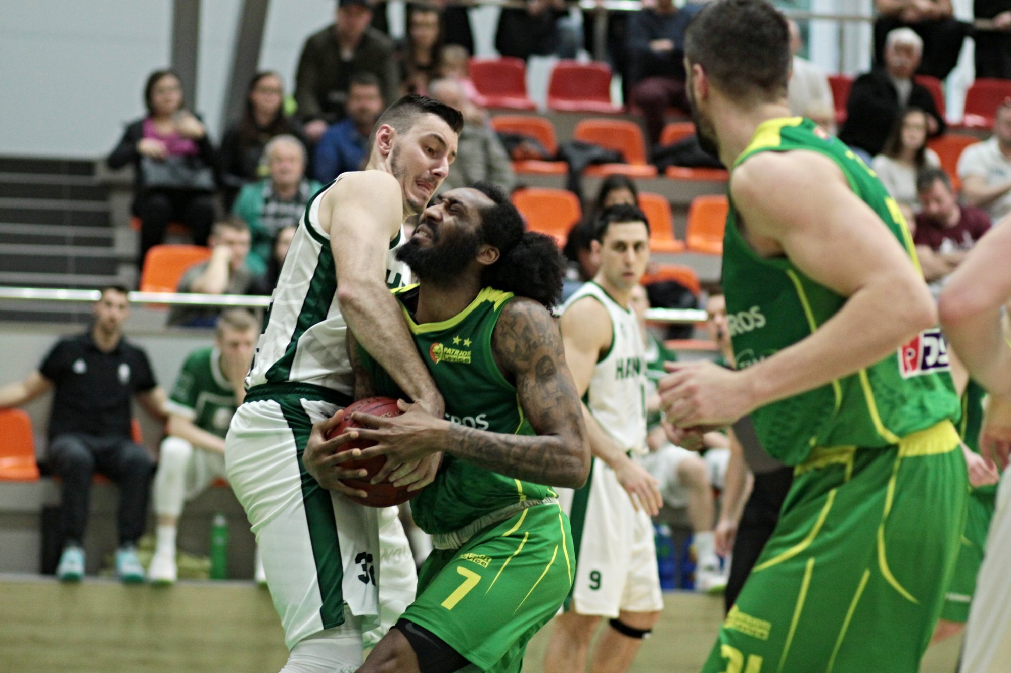 Viac ako výsledok prekvapil výkon majstra, v prvom polčase hrala v play-off nasadení len Handlová