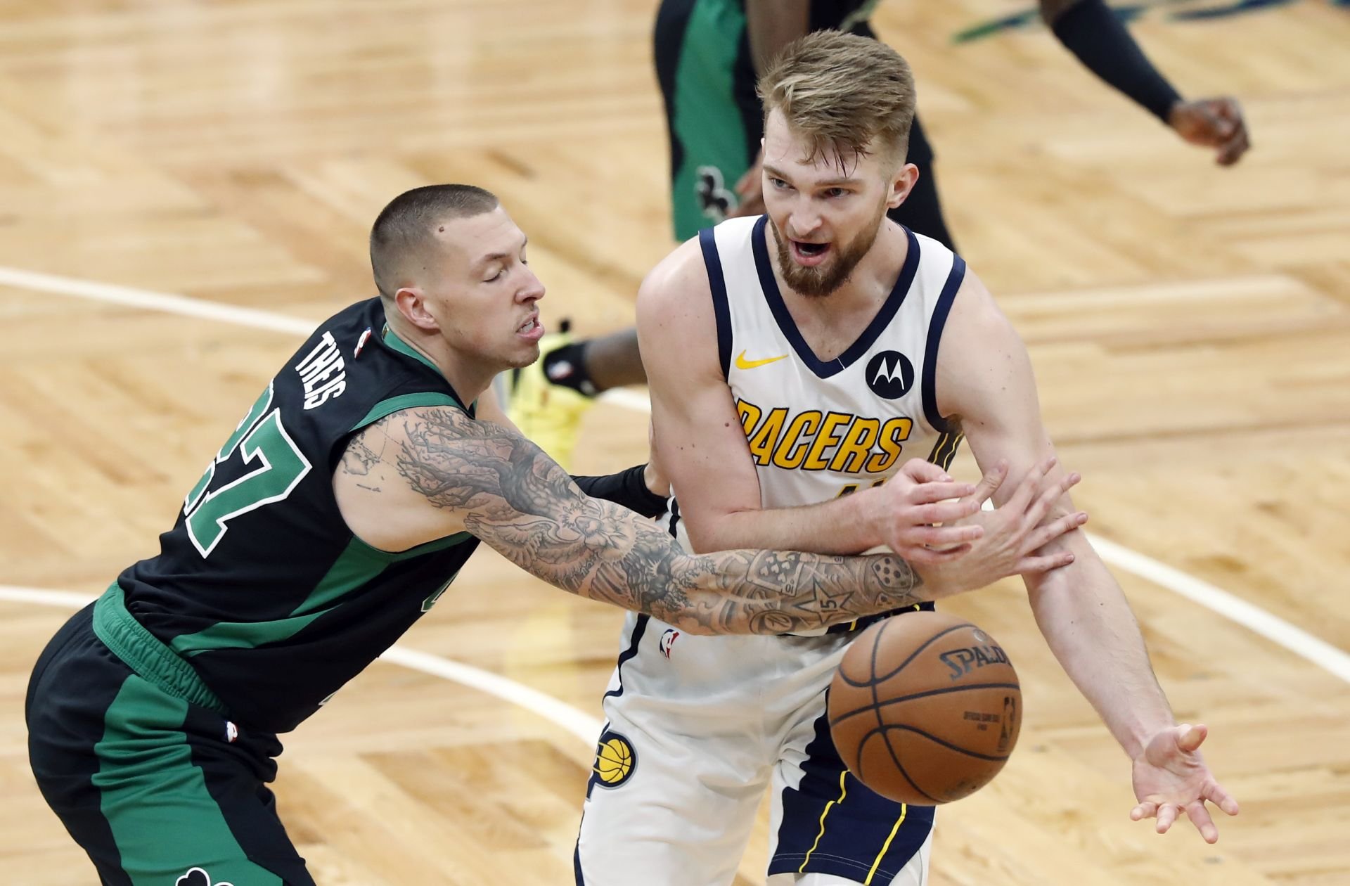 VIDEO: Milwaukee aj Houston vstúpili do play off vysokými víťazstvami