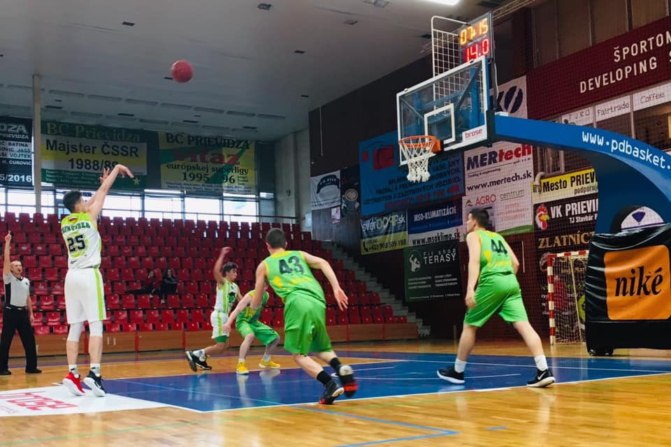 Levickí kadeti aj po prehre v Prievidzi stále na čele súťaže