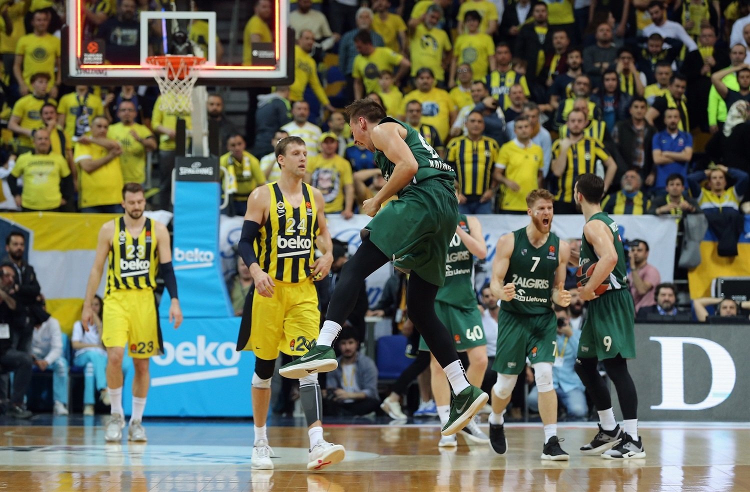 Dve obrovské prekvapenia v jeden deň. Baskonia a Žalgiris zaskočili favoritov na titul