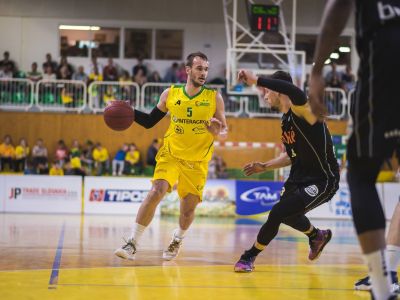 Timeout: Stáť pri vhadzovaní otočený chrbtom k lopte? Niekedy sa to náramne oplatí