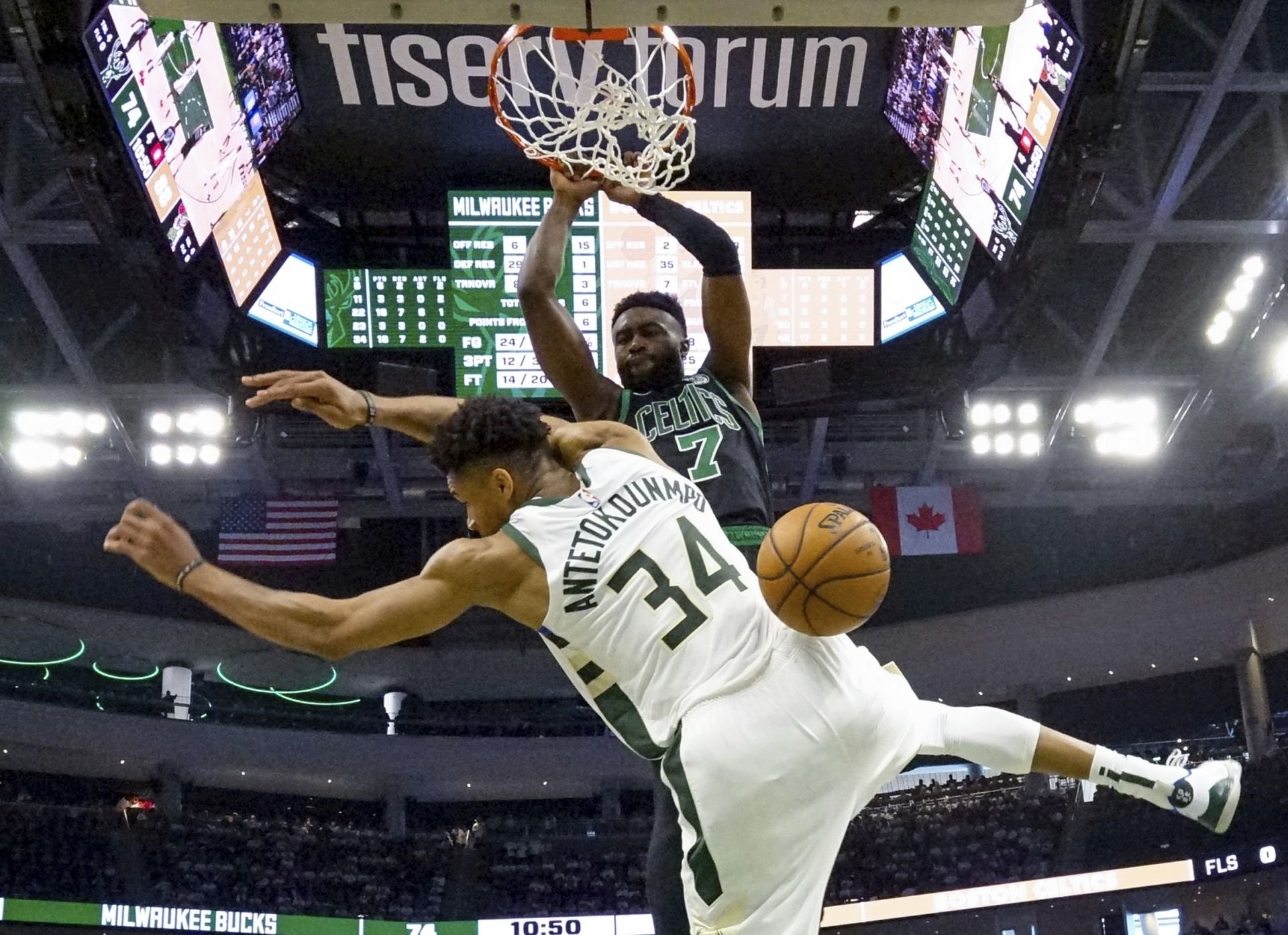 VIDEO: Celtics stopli Giannisa, Warriors tesne pretlačili Houston
