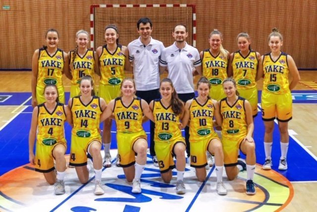 Prvé štyri družstvá vyhrali po oba svoje zápasy