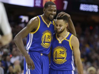 VIDEO: Warriors opäť vo finále, zraneného Duranta ukážkovo zastúpil Curry