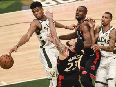 VIDEO: Toronto bolo opäť bez šance, úradovala európska enkláva Bucks