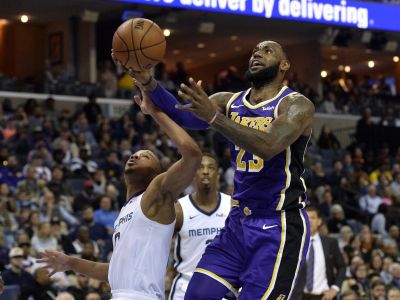 VIDEO: Lakers nestačilo ani triple-double Jamesa, prehrali s oslabeným Memphisom