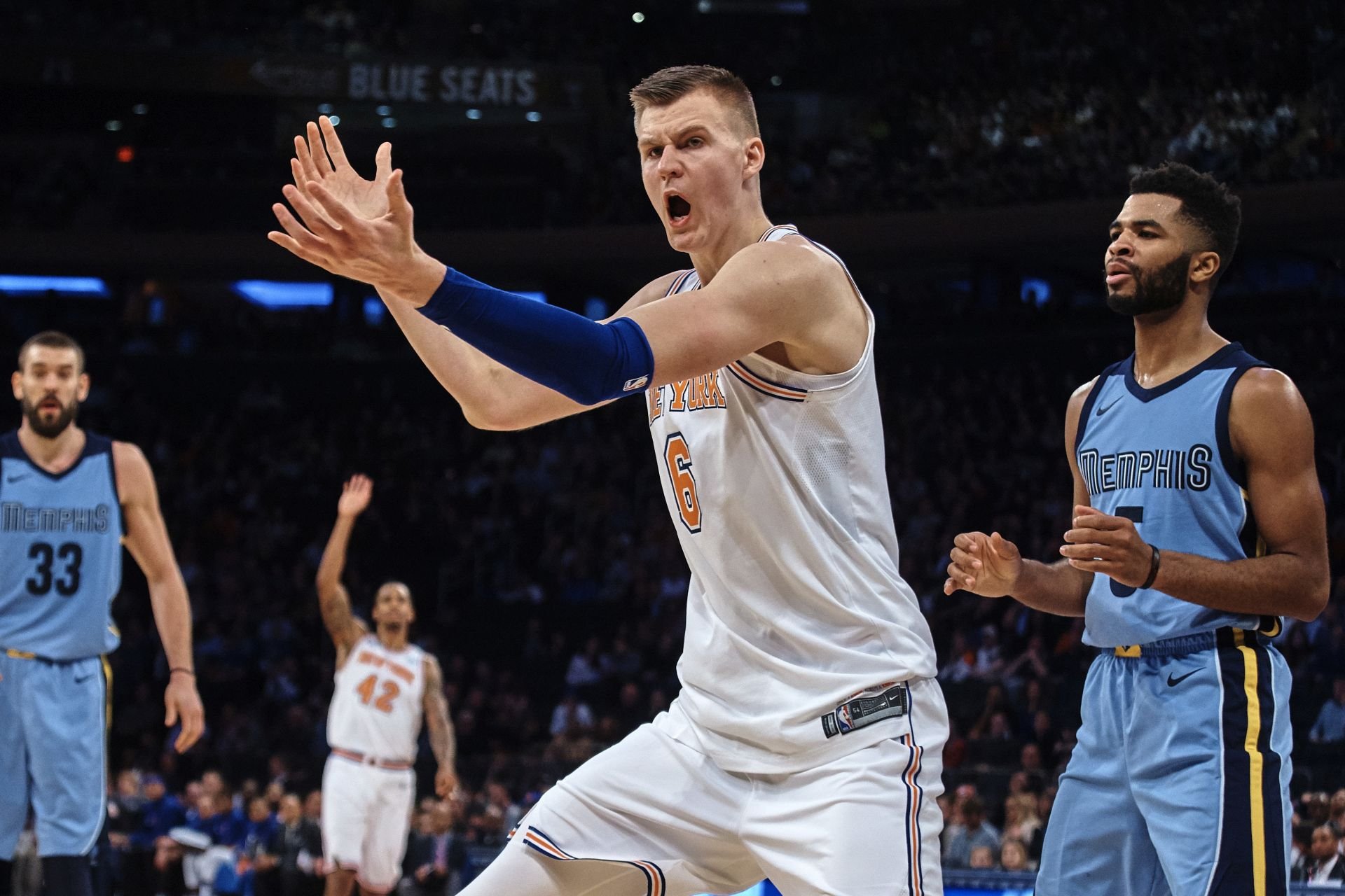 Porzingis rieši nečakané problémy. Mladá žena ho obvinila zo znásilnenia